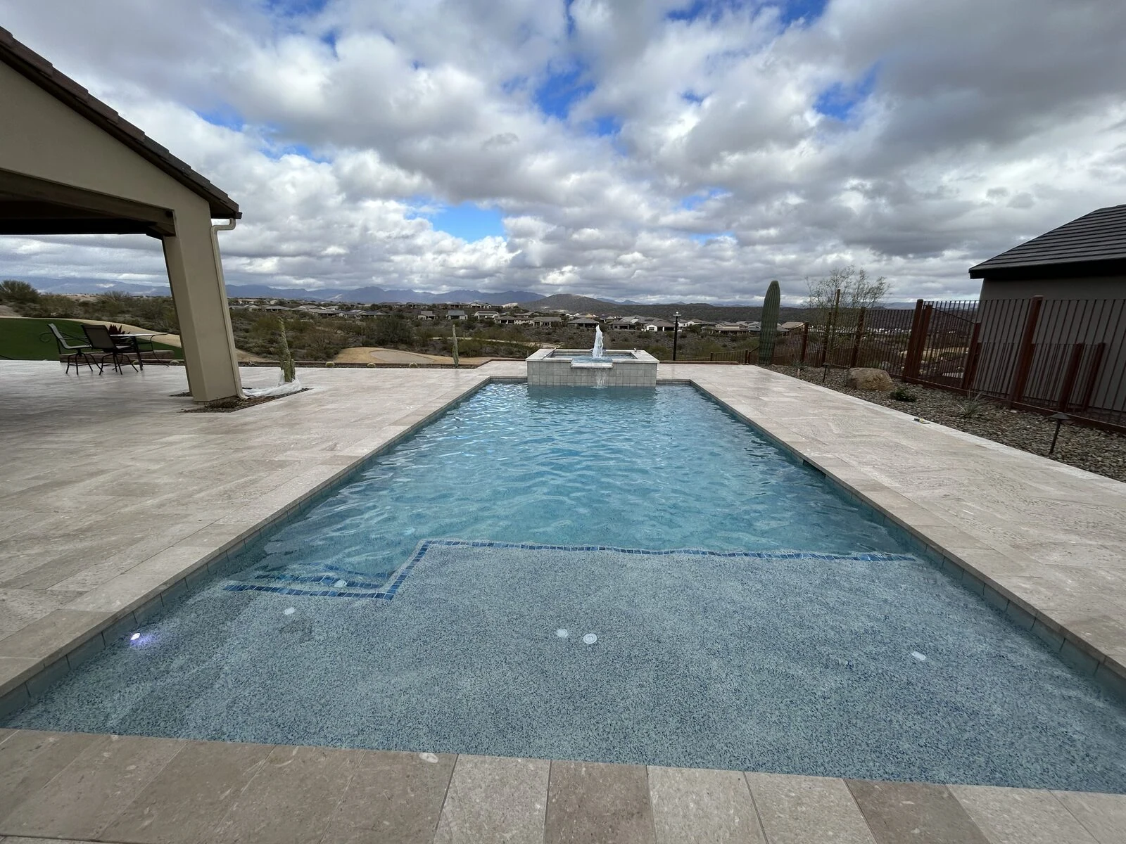 Infinity edge pool built by Sun America Pools & Spas in Paradise Valley, AZ