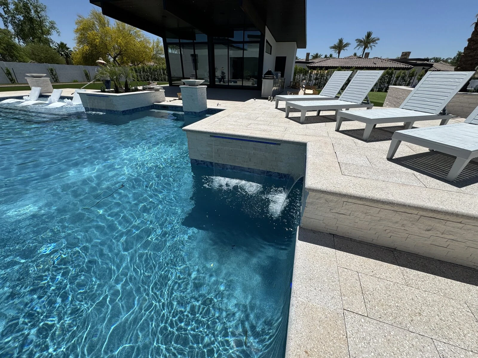 Resort style pool built by Sun America Pools & Spas in Scottsdale, AZ