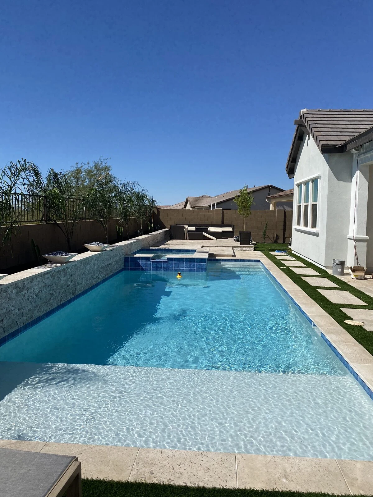 Travertine pool deck built by Sun America Pools & Spas in Gilbert, AZ