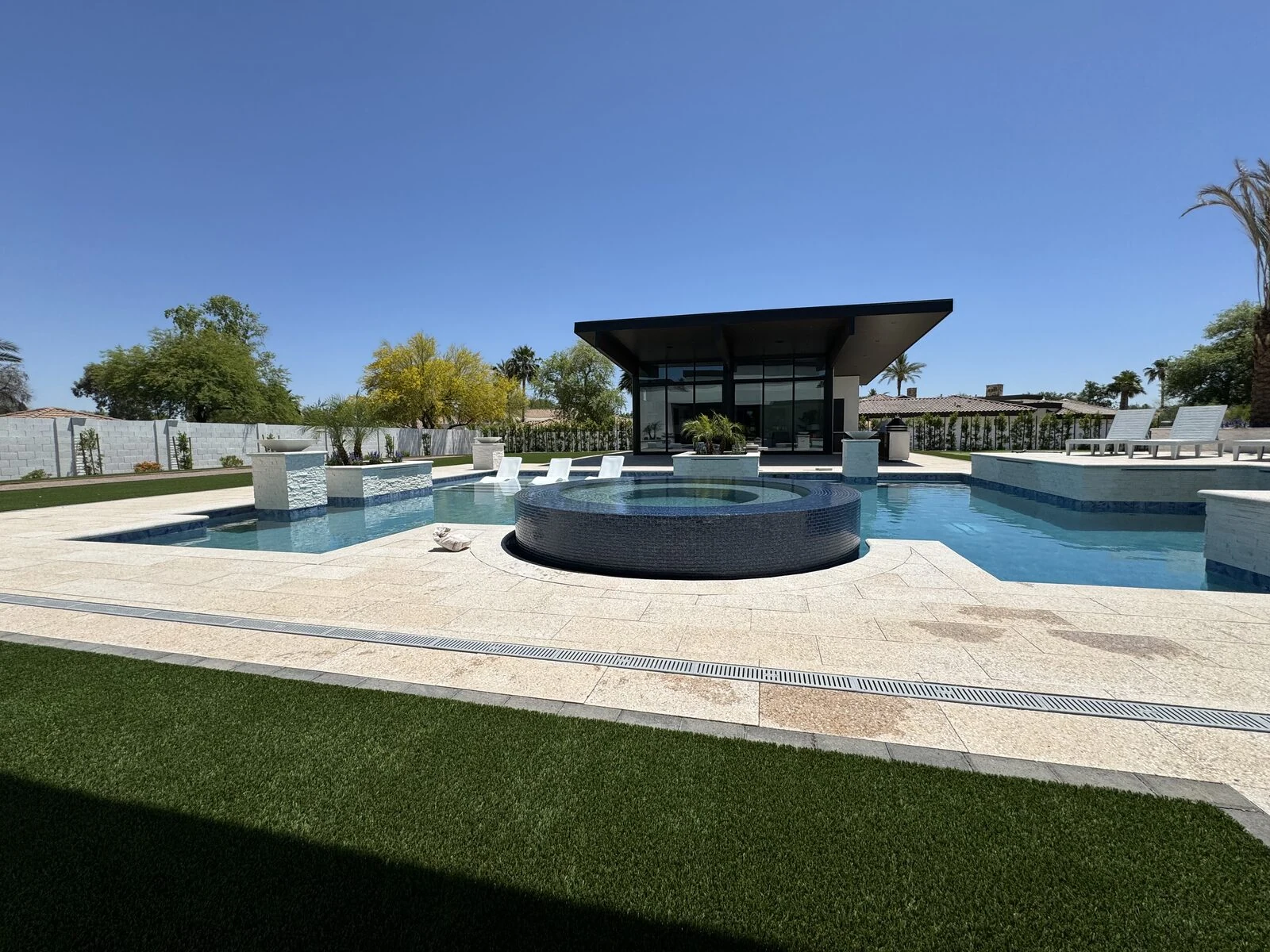 Pool water feature built by Sun America Pools & Spas in Chandler, AZ